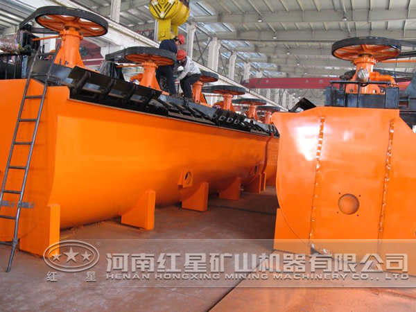 生產(chǎn)浮選設(shè)備的工人 生產(chǎn)浮選設(shè)備的工人