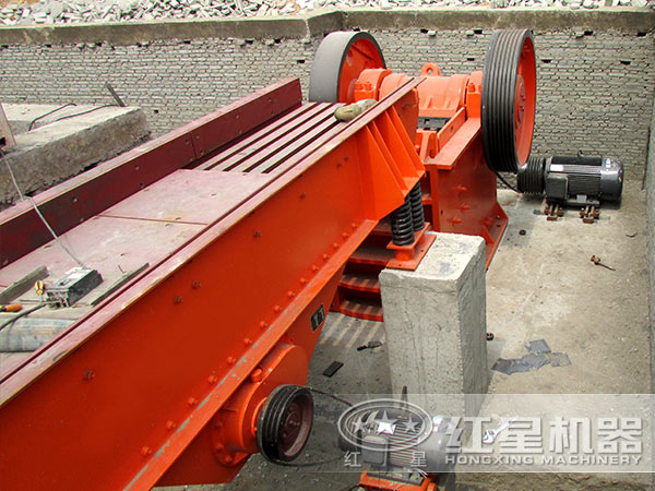 石料破碎生產(chǎn)線作業(yè)現(xiàn)場 石料破碎生產(chǎn)線作業(yè)現(xiàn)場