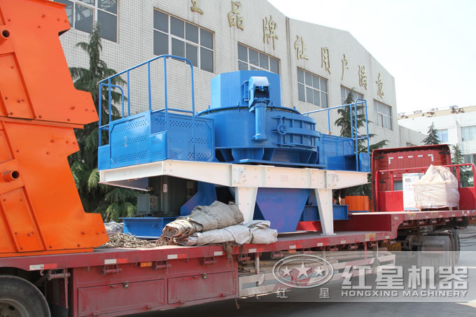 一臺河卵石制砂機(jī)和兩臺振動(dòng)篩發(fā)貨現(xiàn)場 一臺河卵石制砂機(jī)和兩臺振動(dòng)篩發(fā)貨現(xiàn)場