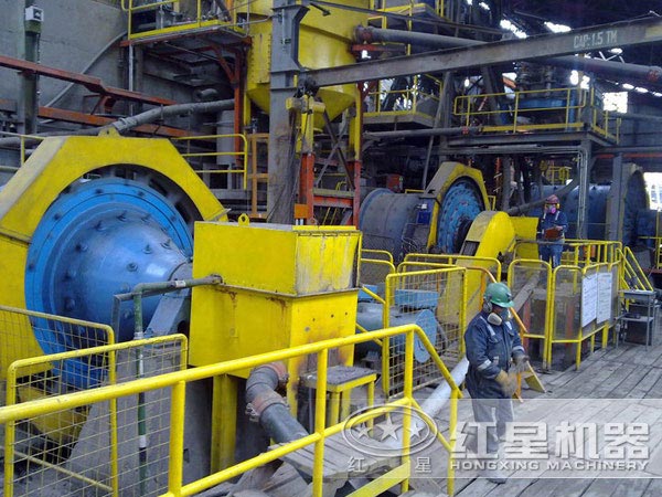 正在作業(yè)的設(shè)備 正在作業(yè)的設(shè)備