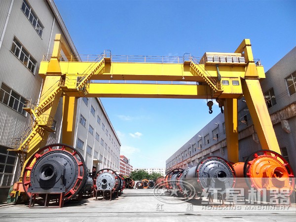 廠區內擺放整齊的不同型號球磨機 廠區內擺放整齊的不同型號球磨機