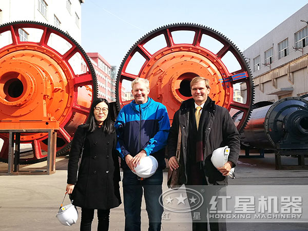 來廠參觀球磨機的客戶 來廠參觀球磨機的客戶