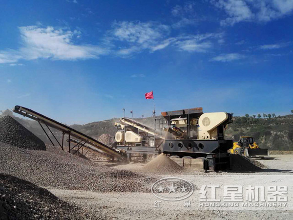 小型履帶移動(dòng)制砂機(jī)現(xiàn)場(chǎng) 小型履帶移動(dòng)制砂機(jī)現(xiàn)場(chǎng)