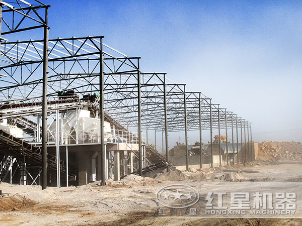 新型反擊式有效制砂機(jī)生產(chǎn)現(xiàn)場 新型反擊式有效制砂機(jī)生產(chǎn)現(xiàn)場