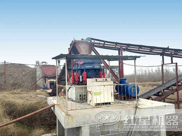 圓錐破碎機(jī)作業(yè)現(xiàn)場(chǎng)圖 圓錐破碎機(jī)作業(yè)現(xiàn)場(chǎng)圖