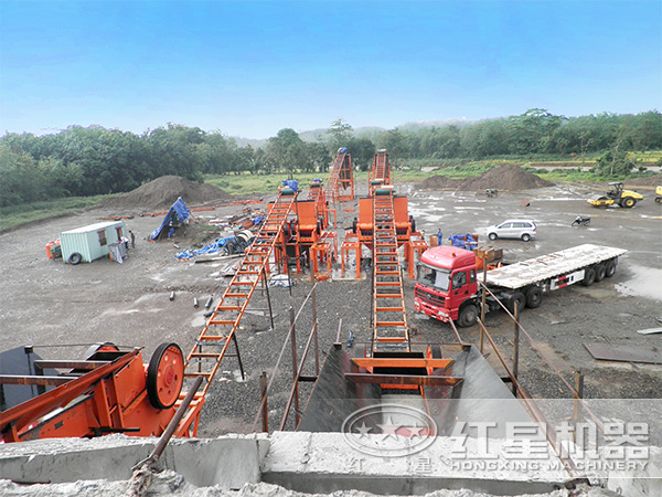 小型細(xì)碎沖擊式制砂機(jī)生產(chǎn)現(xiàn)場 小型細(xì)碎沖擊式制砂機(jī)生產(chǎn)現(xiàn)場