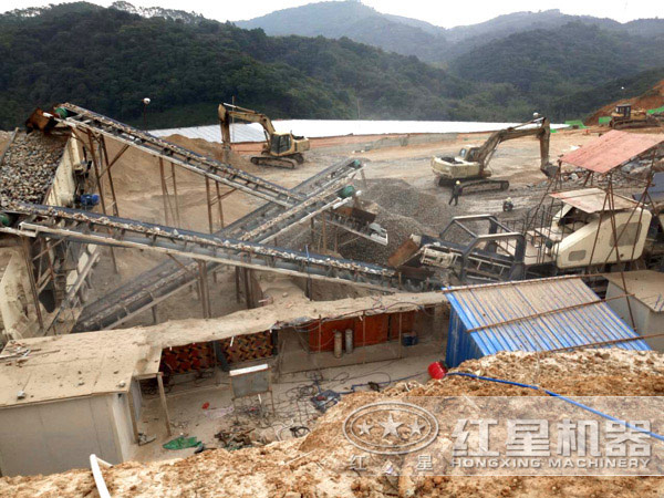 正在作業(yè)的車載移動打沙機(jī)