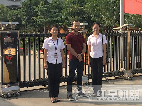 來廠參觀、咨詢設備的客戶 來廠參觀、咨詢設備的客戶