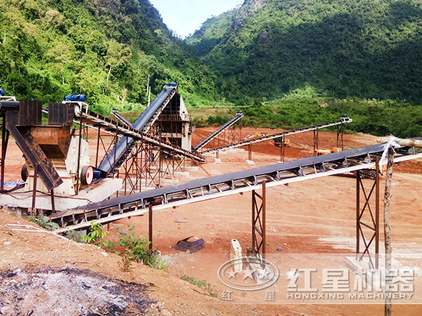 風(fēng)化砂反擊式破碎機生產(chǎn)現(xiàn)場 風(fēng)化砂反擊式破碎機生產(chǎn)現(xiàn)場