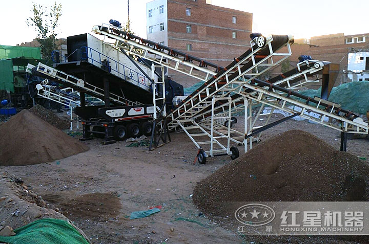 移動碎石破碎機作業(yè)現(xiàn)場圖 移動碎石破碎機作業(yè)現(xiàn)場圖