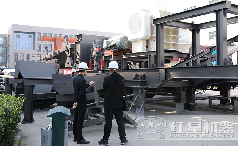 參觀、考察移動碎石機的客戶 參觀、考察移動碎石機的客戶