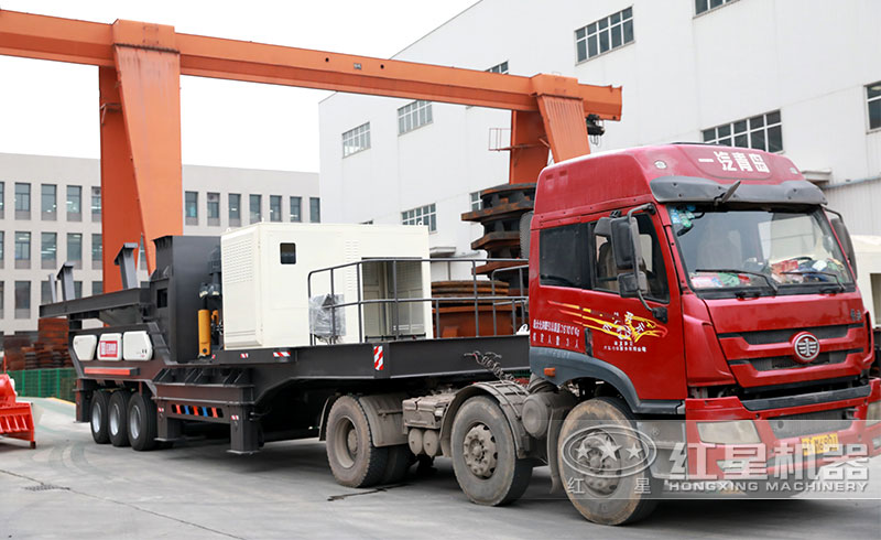 準(zhǔn)備發(fā)貨的移動破碎機(jī) 準(zhǔn)備發(fā)貨的移動破碎機(jī)