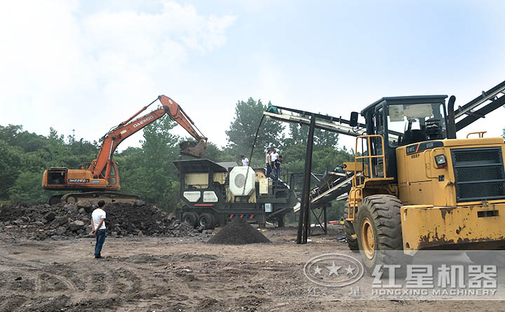 移動式煤炭粉碎機客戶現場 移動式煤炭粉碎機客戶現場