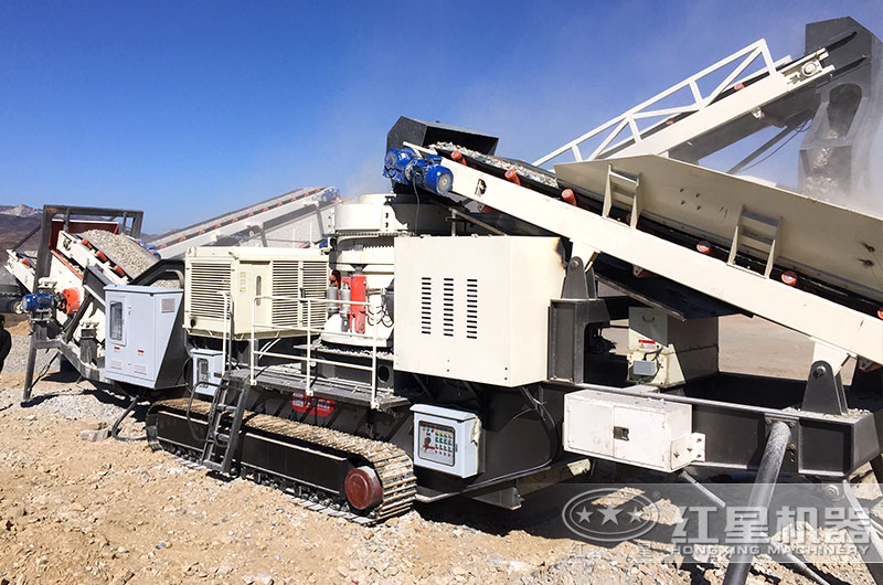 移動式碎石機作業現場 移動式碎石機作業現場