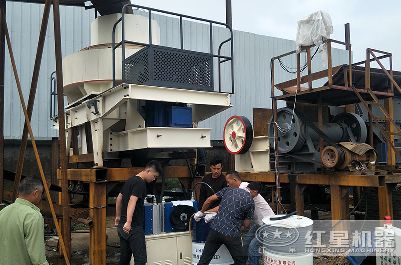 制砂設備安裝、調試現(xiàn)場 制砂設備安裝、調試現(xiàn)場