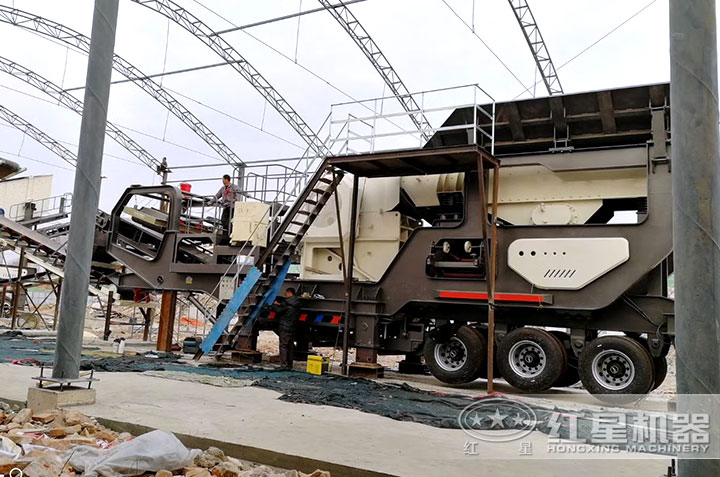 移動式破碎機作業(yè)現(xiàn)場 移動式破碎機作業(yè)現(xiàn)場