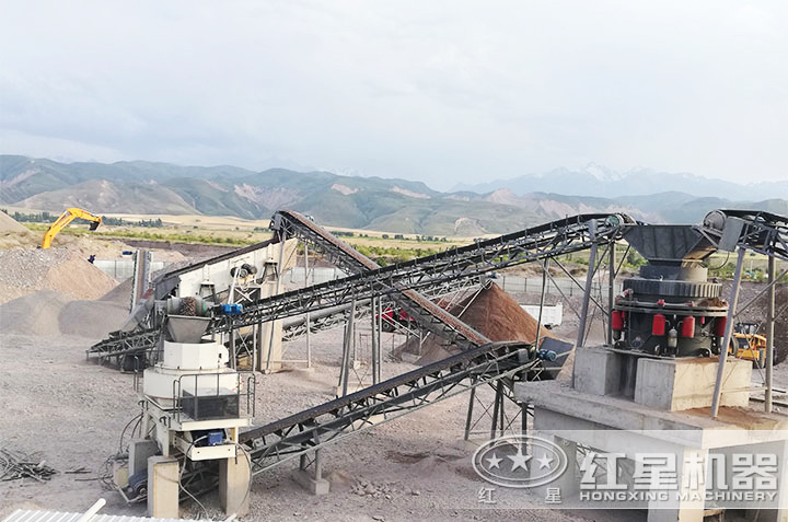 鵝卵石制砂現(xiàn)場 鵝卵石制砂現(xiàn)場