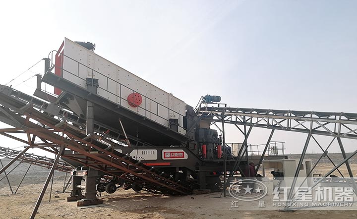 保定大型移動石頭破碎機安裝現場 保定大型移動石頭破碎機安裝現場