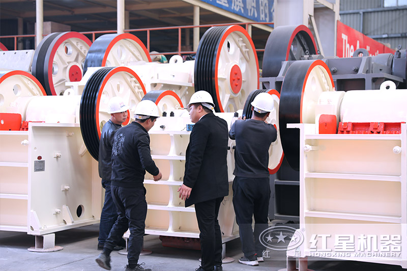 花崗巖初級(jí)破碎設(shè)備-顎破 花崗巖初級(jí)破碎設(shè)備-顎破