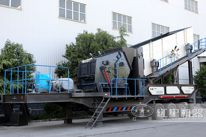 移動反擊式碎沙機(jī)設(shè)備實拍