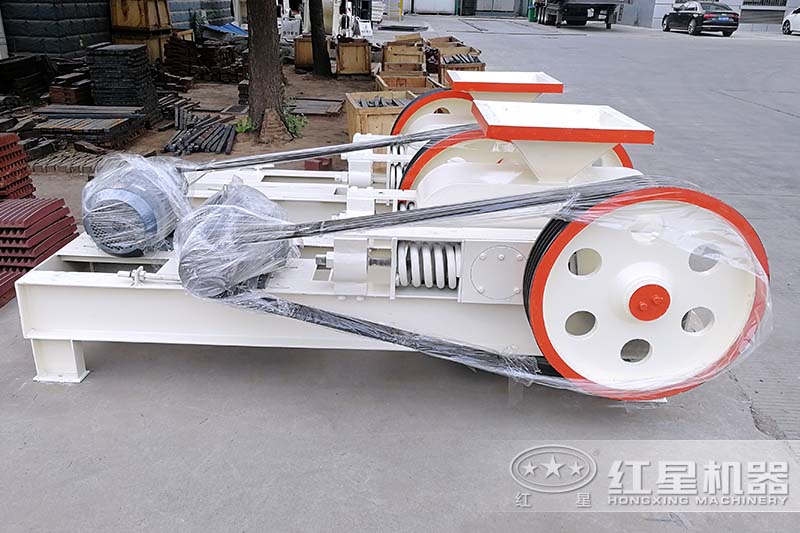 小型對輥粉碎機設備實拍 小型對輥粉碎機設備實拍