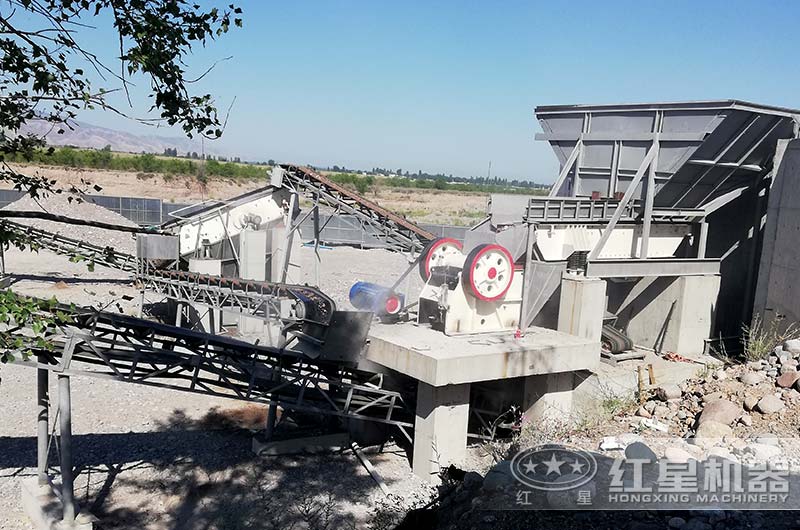 碎石生產(chǎn)現(xiàn)場(chǎng) 碎石生產(chǎn)現(xiàn)場(chǎng)