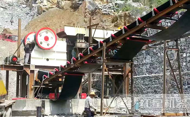 顎式破碎機(jī)工作現(xiàn)場 顎式破碎機(jī)工作現(xiàn)場